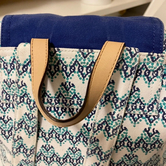 Vineyard Vines Blue and White Patterned Backpack - Picture 8 of 16